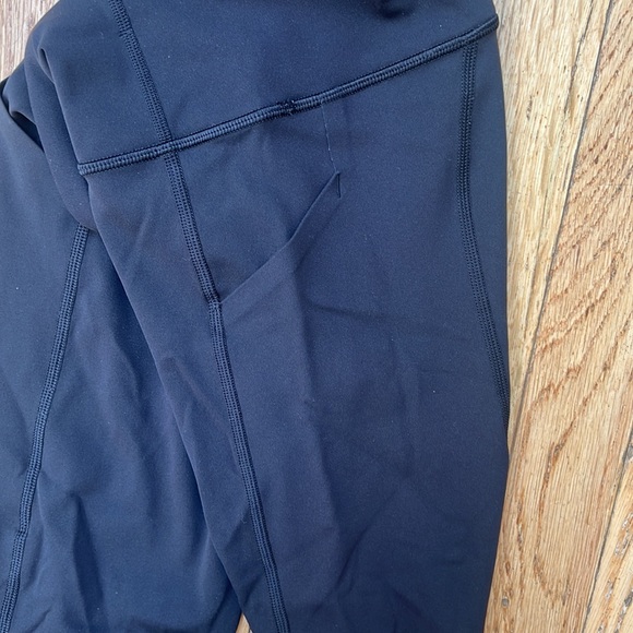 Lululemon Black 3/4 Length Leggings with Pockets - Picture 6 of 9